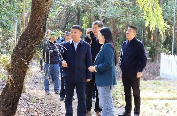 廣東省林業(yè)局局長(zhǎng)蔣宏奇在蘭科中心調(diào)研綠美廣東生態(tài)建設(shè)工作